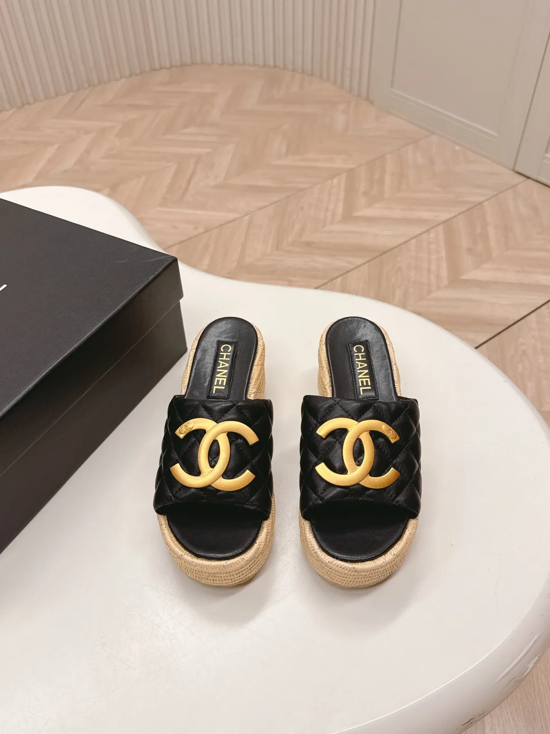 👟👟Ex-factory price 560👟👟 CHANEL Chanel 2025 new sandals and slippers series classic series every style is great rhombus platform sandals and slippers elegant and noble comfortable and versatile upper: sheepskin foot pad: sheepskin sole: rubber outsole size: 35-40